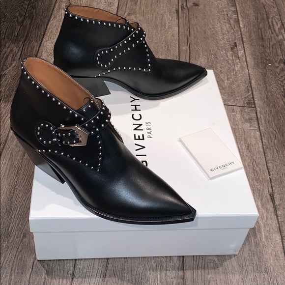 Givenchy Shoes - Givenchy ankle booties leather NEW🖤